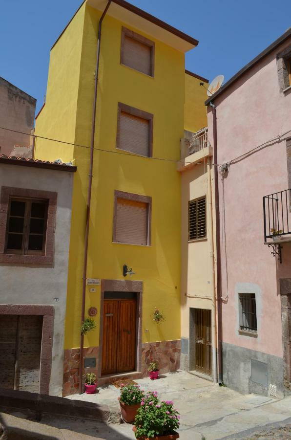 La Casa Di Angelo Hotel Bosa Eksteriør billede