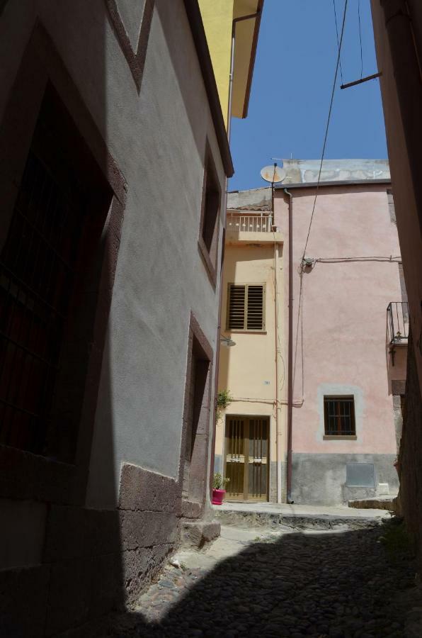 La Casa Di Angelo Hotel Bosa Eksteriør billede